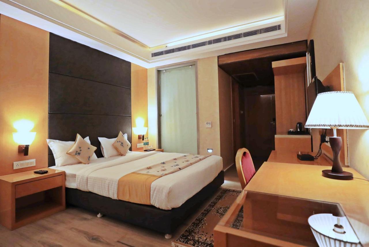 Bindiram Express By Shrigo Hotels Sitapur Muafi Dış mekan fotoğraf