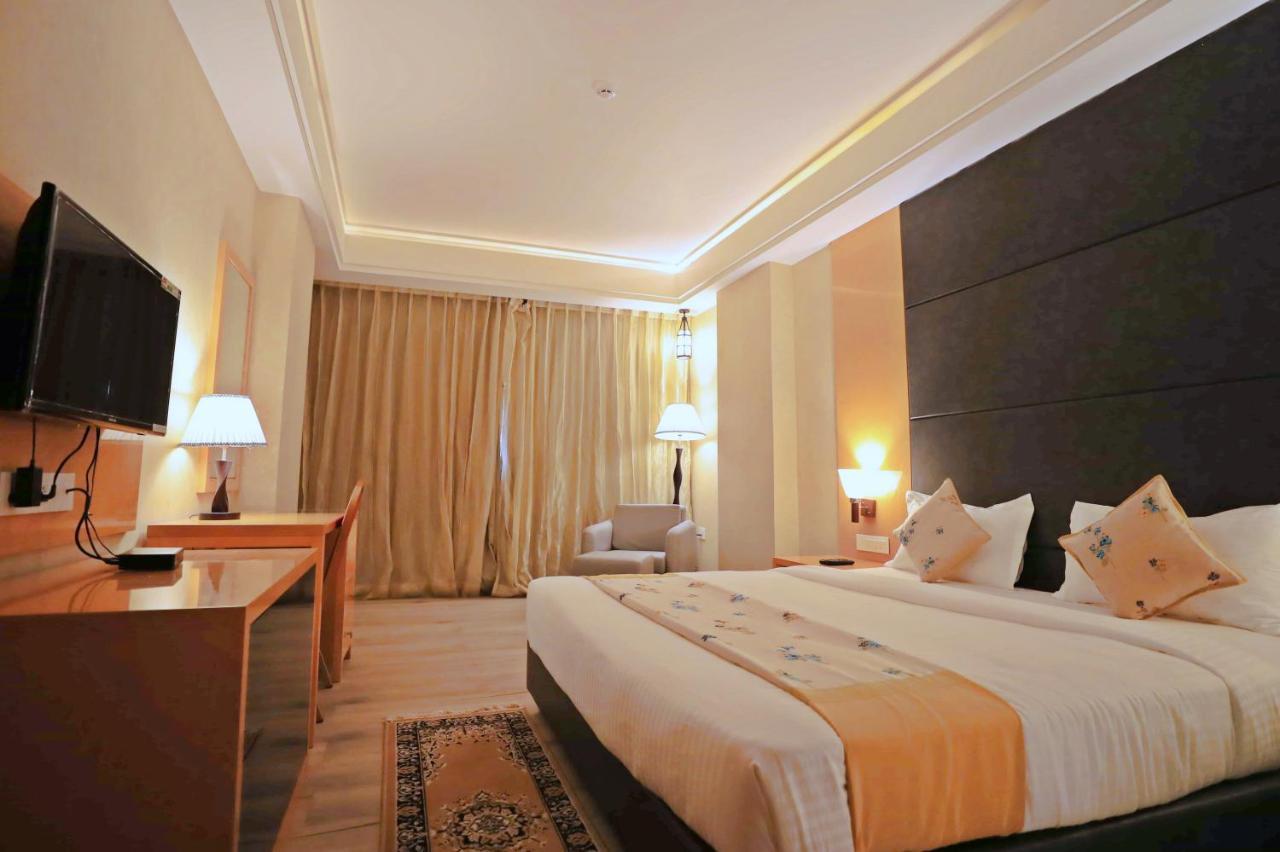 Bindiram Express By Shrigo Hotels Sitapur Muafi Dış mekan fotoğraf